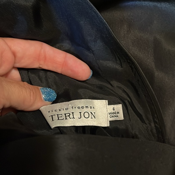 Teri Jon - Black Cocktail Dress Satin size 6 - Picture 8 of 11